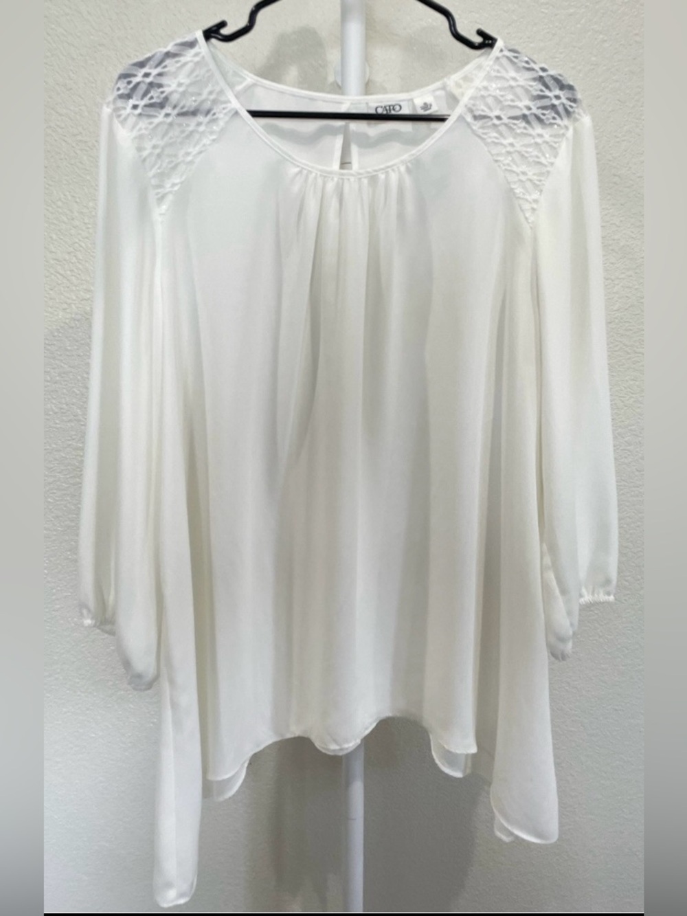 Cato Women’s White Flowy Lace Detail asymmetric Hem Blouse XL
